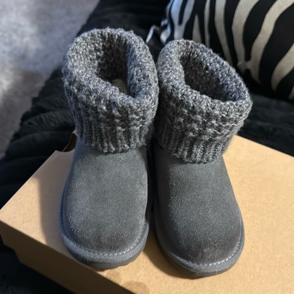 Toddler girl Uggs - Picture 1 of 3